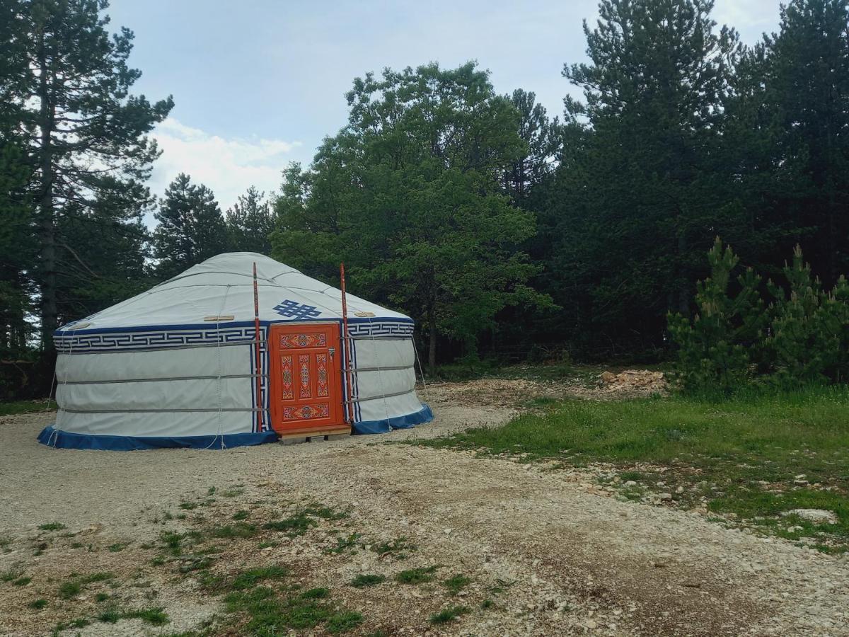 A Ventoux Yourte Monieux Eksteriør billede