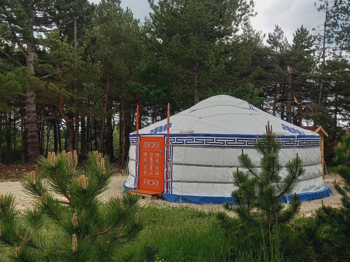 A Ventoux Yourte Monieux Eksteriør billede